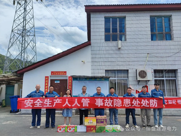 高溫酷暑送清涼，情系一線(xiàn)暖人心